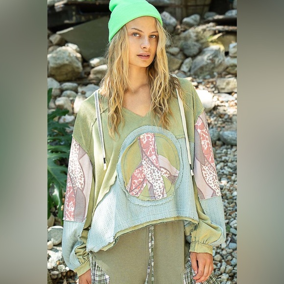 #44 CLOSEOUT FIRM 🌸New! Pol Gorgeous Oversized Peace Application  W/ Hood - Picture 2 of 6